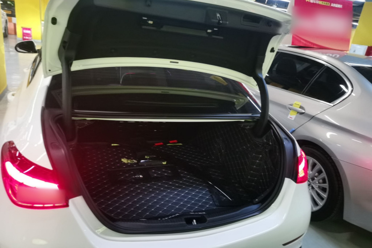 奔驰C级 2022款 改款 C 260 L 运动版局部细节23