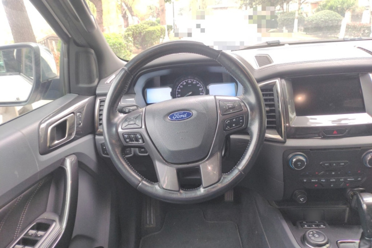 福特 撼路者 2017款 2.0T 汽油自动四驱旗舰版 7座局部细节13