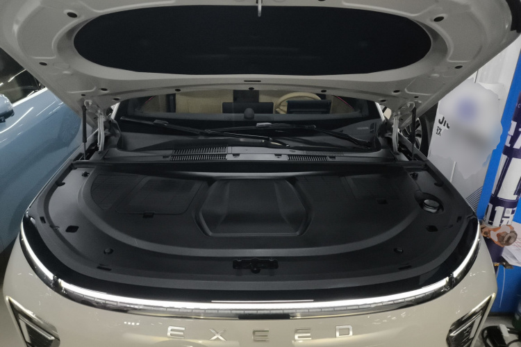 星途 星纪元 ET 2024款 增程 240 Ultra四驱机舱底盘24