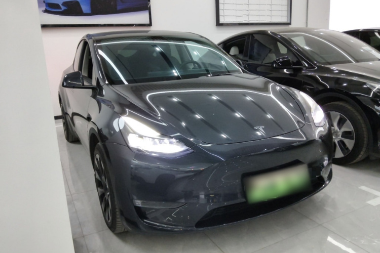 特斯拉 Model Y 2024款 长续航全轮驱动版车身外观3