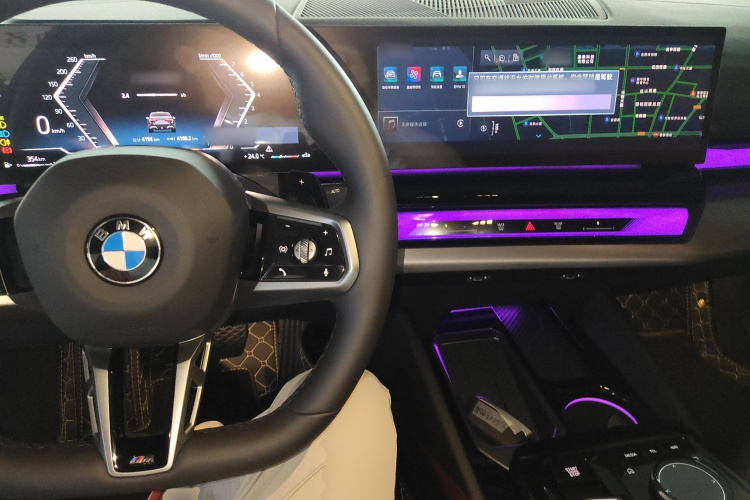 宝马5系 2025款 525Li M运动套装中控内饰7002