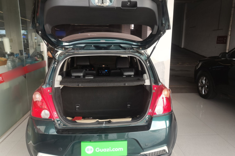 铃木 雨燕 2016款 1.5L 自动时尚型酷玩版机舱底盘23