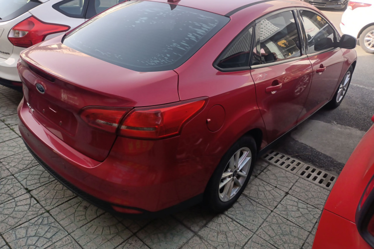 福特 福克斯 2017款 三厢 1.6L 自动风尚型智行版车身外观7