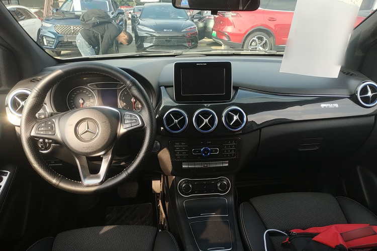奔驰B级 2015款 B 200 动感型中控内饰12
