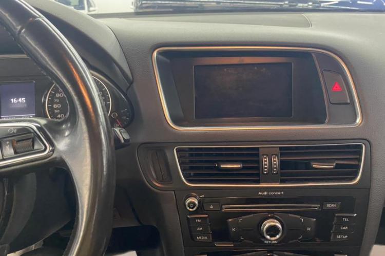 奥迪Q5 2016款 40 TFSI 进取型中控内饰7003