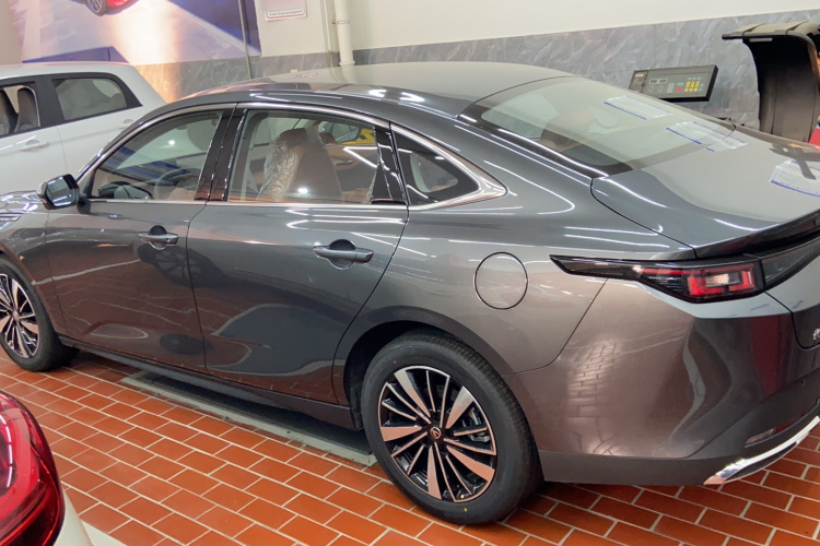 长安 逸动PHEV 2025款 智慧新蓝鲸 145KM 战舰版车身外观6005