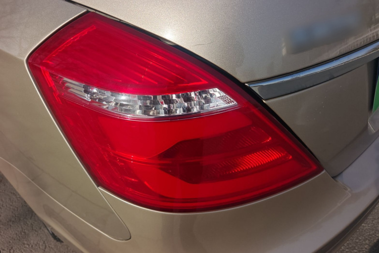 吉利汽车 帝豪 2017款 三厢百万款 1.5L CVT向上版车身外观6006