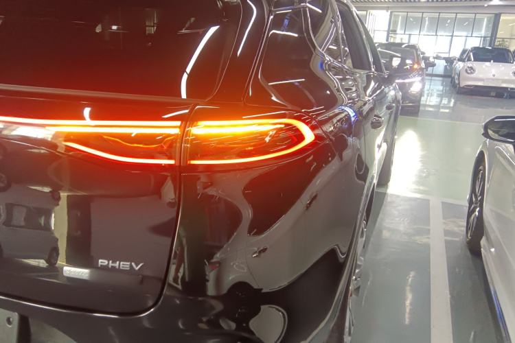 腾势X 2020款 PHEV运动版车身外观9