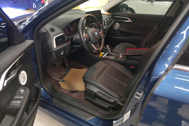 宝马1系 2021款 改款 120i M运动版中控内饰19