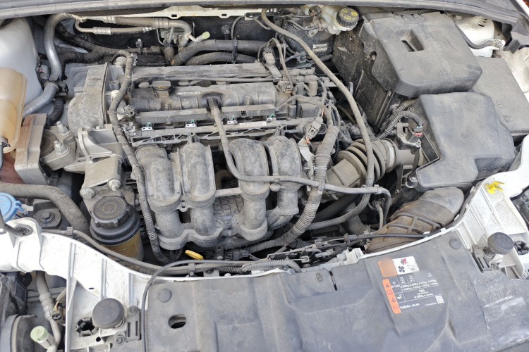 福特 福克斯 2017款 两厢 1.6L 自动风尚型智行版机舱底盘24