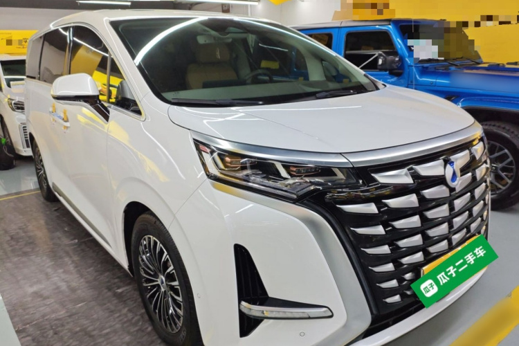 腾势D9 2022款 DM-i 970 四驱旗舰型车身外观3