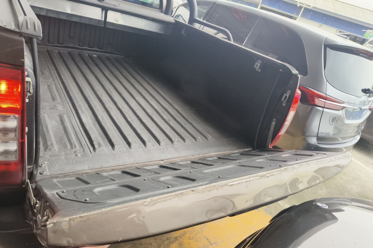 长城 炮 2019款 2.0T商用版自动汽油两驱精英型长箱GW4C20B机舱底盘23