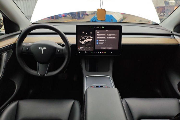 特斯拉 Model Y 2022款 改款 后轮驱动版中控内饰7002