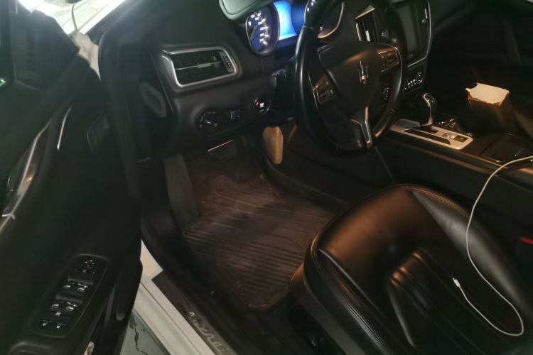玛莎拉蒂 Ghibli 2014款 3.0T 标准版中控内饰20