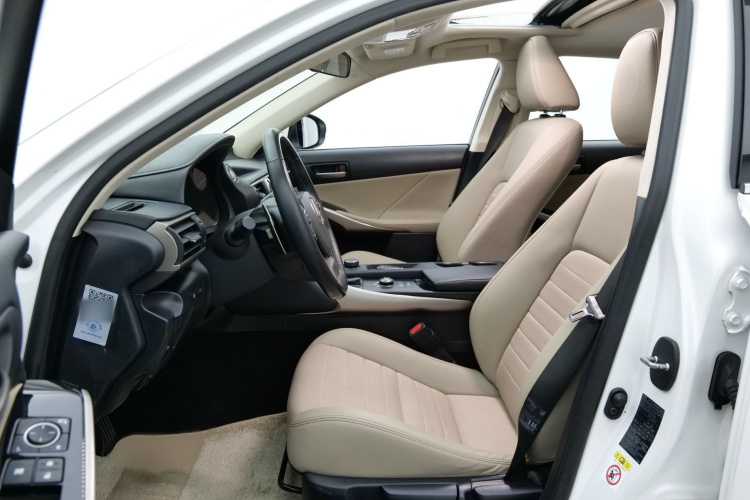 雷克萨斯IS 2017款 300 领先版局部细节19