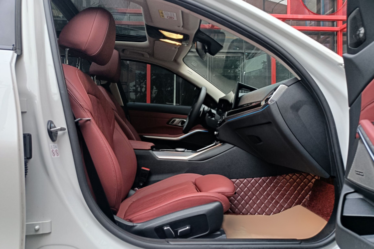 宝马3系 2024款 325Li M运动曜夜套装中控内饰7001