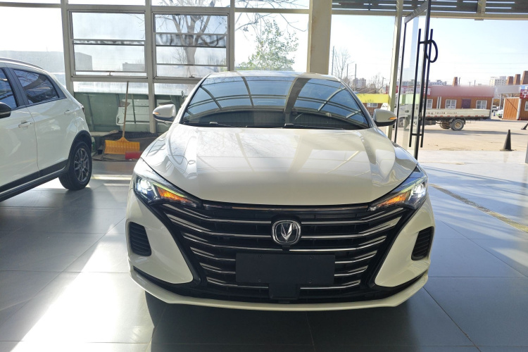 长安 逸动 2021款 PLUS 1.6L GDI 手动豪华型车身外观2