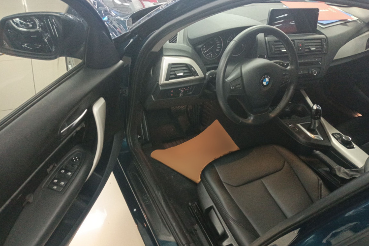 宝马1系(进口) 2013款 改款 116i 领先型中控内饰20