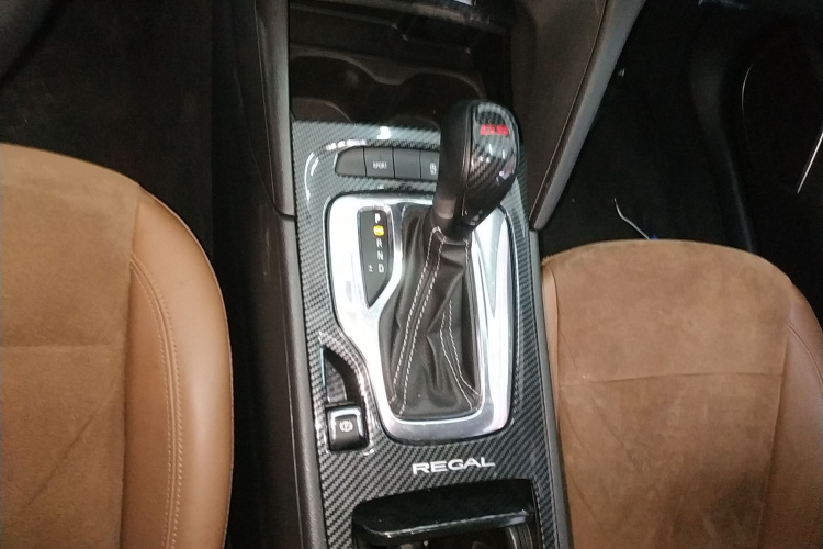 别克 君威 2017款 20T 精英型局部细节18