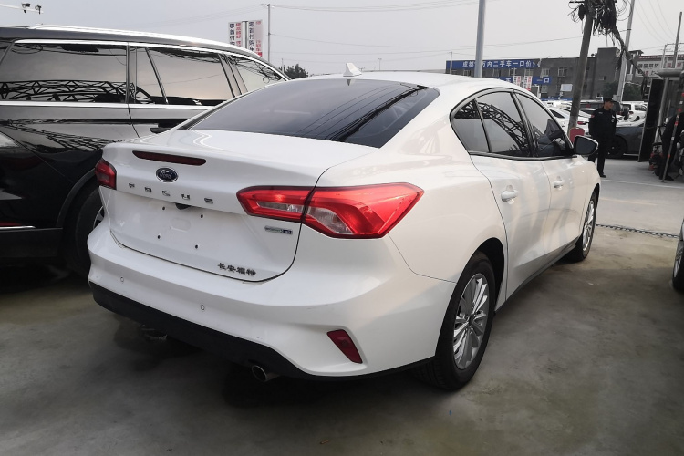 福特 福克斯 2019款 三厢 EcoBoost 180 自动锋潮型车身外观7
