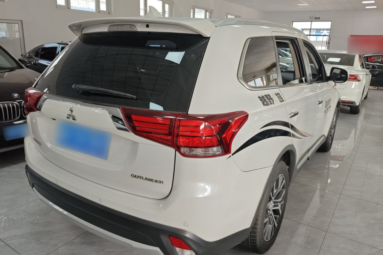 三菱 欧蓝德 2016款 2.4L 四驱精英版 5座车身外观7