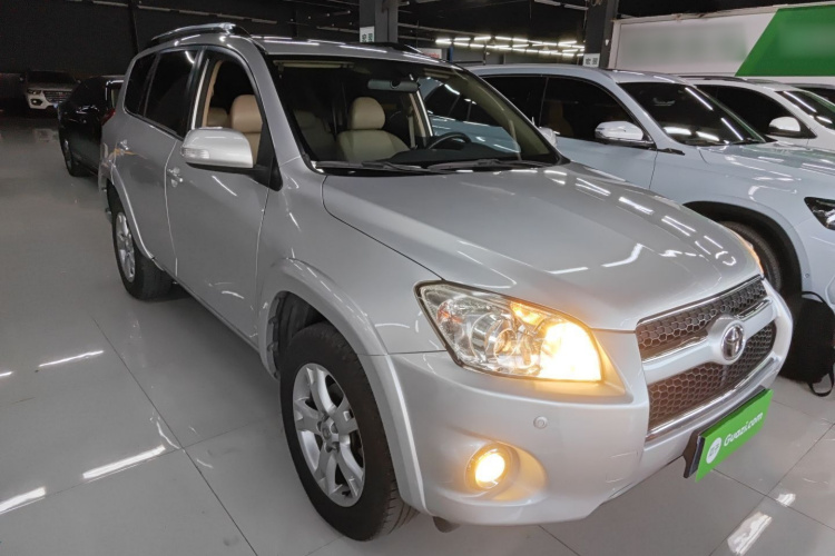 丰田 RAV4荣放 2011款 2.0L 自动豪华版车身外观3