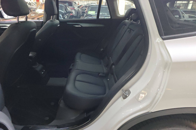 宝马X1 2019款 sDrive18Li 时尚型中控内饰21