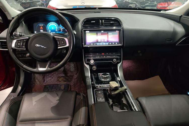 捷豹XEL 2019款 2.0T 200PS 尊享版中控内饰12