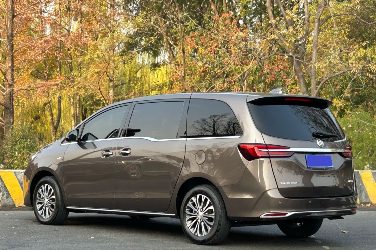 别克GL8 2023款 陆上公务舱 652T 豪华型车身外观6006