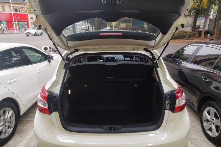 日产 骐达TIIDA 2019款 1.6L CVT智行版 国VI机舱底盘23