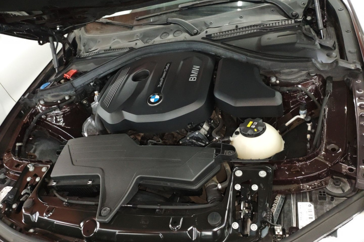 宝马3系 2018款 318Li机舱底盘24