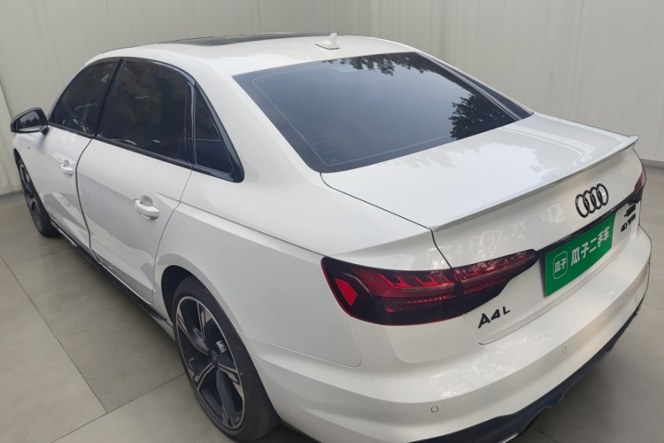 奥迪A4L 2024款 40 TFSI 豪华动感型(星夜版)车身外观5