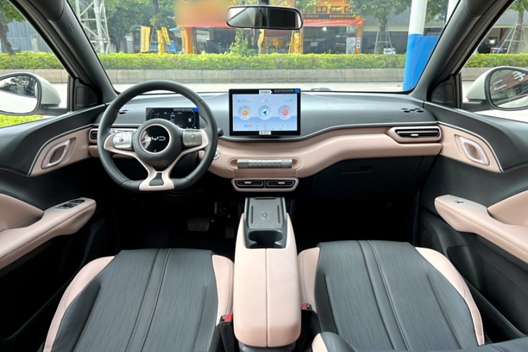 比亚迪 海鸥 2024款 荣耀版 305km 自由版中控内饰7004