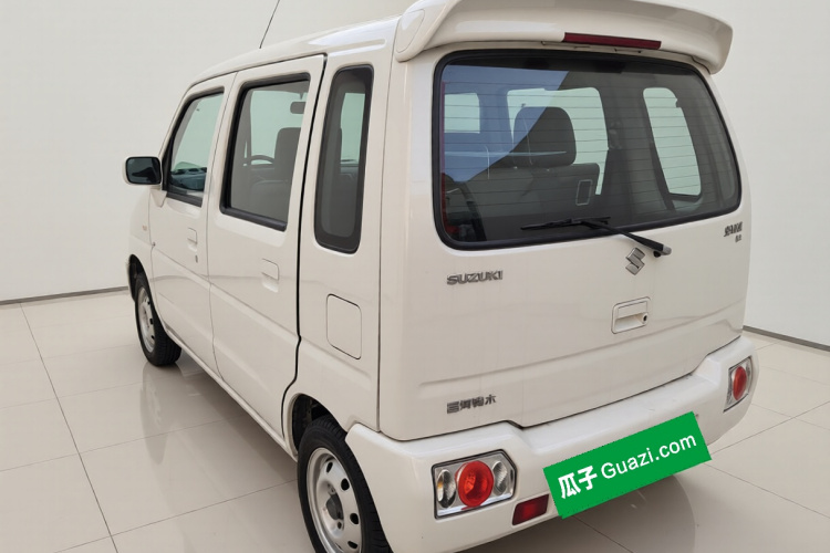 铃木 北斗星 2016款 1.4L 手动超值型车身外观5