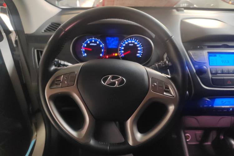 北京现代ix35 2015款 2.0L 自动两驱智能型 国V中控内饰13