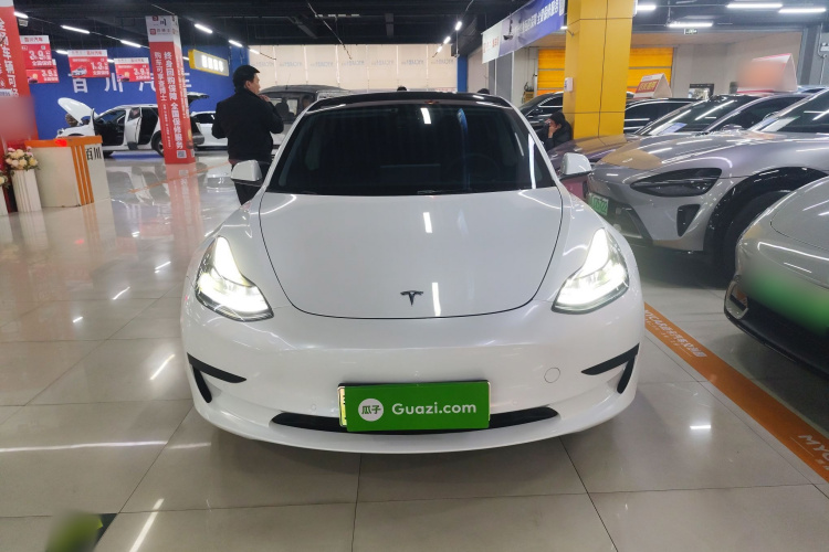 特斯拉 Model 3 2022款 后轮驱动版车身外观2