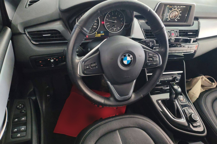 宝马2系旅行车 2016款 218i 时尚型中控内饰13