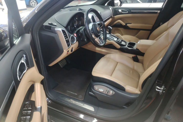 保时捷 2015款 Cayenne 3.0T中控内饰7003