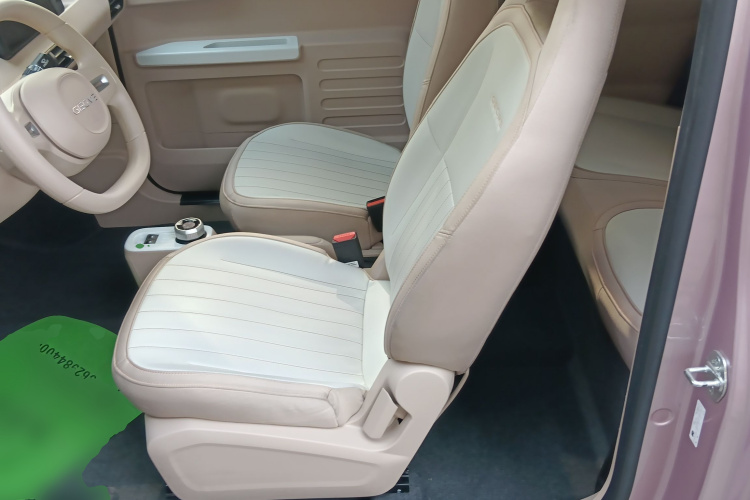 吉利银河 2023款 熊猫mini 200km 耐力熊中控内饰7004