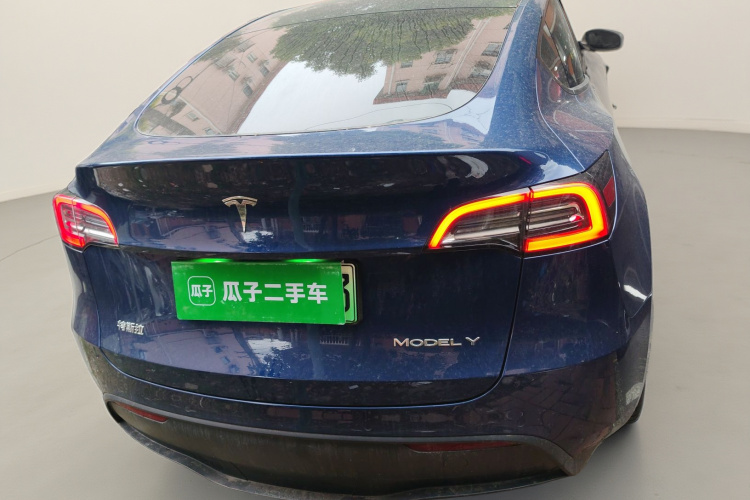 特斯拉 Model Y 2021款 标准续航后驱版车身外观6
