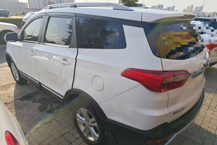 北汽幻速S3 2016款 S3L 1.5L 手动尊享型车身外观4