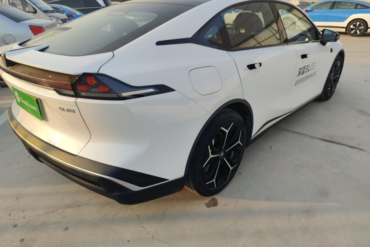 深蓝汽车 深蓝SL03 2023款 200Max增程版车身外观7