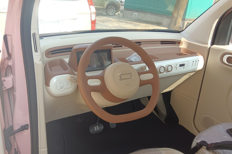 奔腾小马 2026款 222km 炫彩马中控内饰12