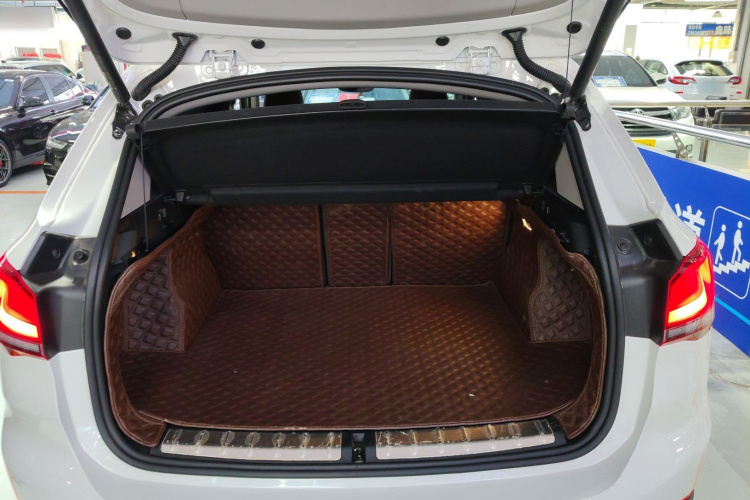 宝马X1 2021款 改款 sDrive20Li 时尚型机舱底盘23