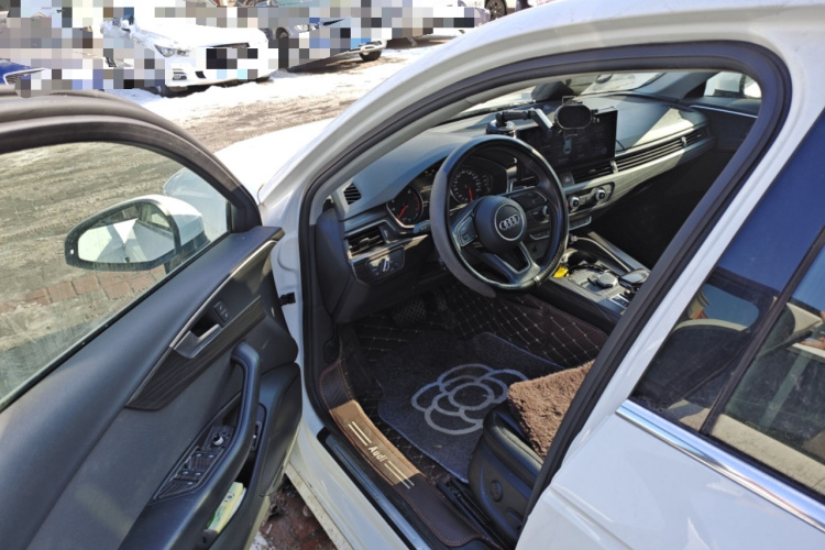 奥迪A4L 2018款 30周年年型 40 TFSI 进取型中控内饰20