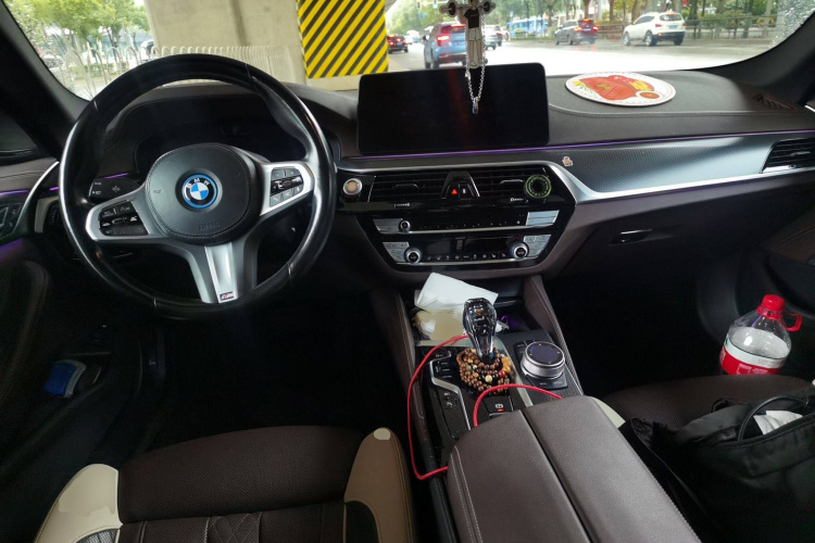 宝马5系新能源 2022款 改款二 535Le 先锋版M运动套装中控内饰7002