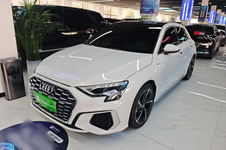 奥迪A3 2023款 改款 Sportback 35 TFSI 时尚运动型车身外观1
