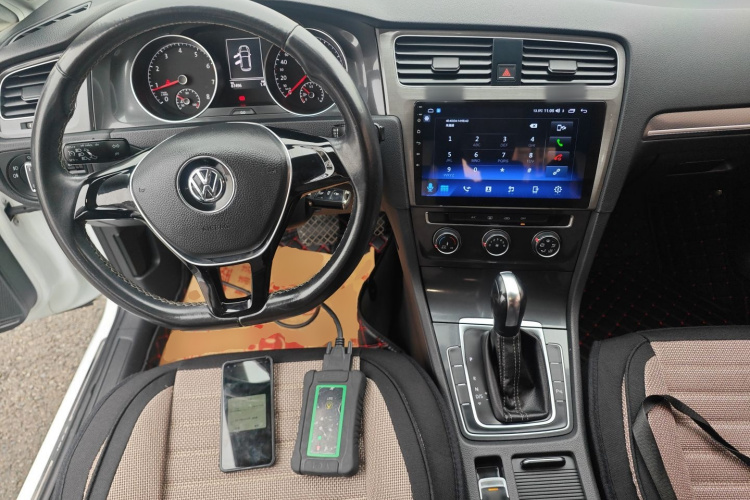 大众 高尔夫 2017款 1.6L 自动舒适百万辆纪念版中控内饰12