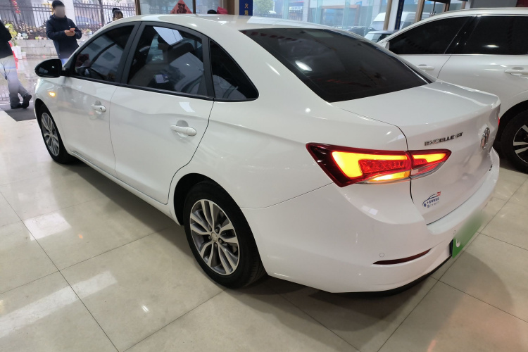 别克 英朗 2021款 改款 1.3T 自动轻混动精英型车身外观4