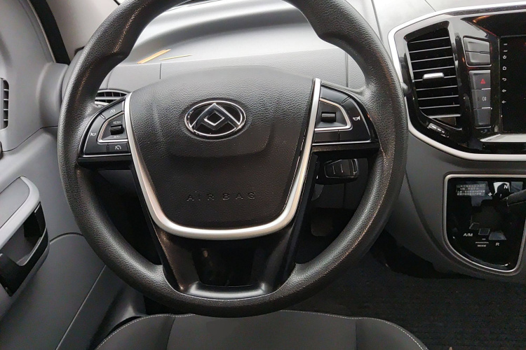 上汽大通MAXUS 新途V80 2023款 2.0T AMT经典傲运通短轴中顶5/6座局部细节13